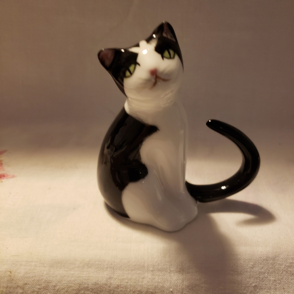 Beautiful Vintage Fine Bone China Black And White Kitty
